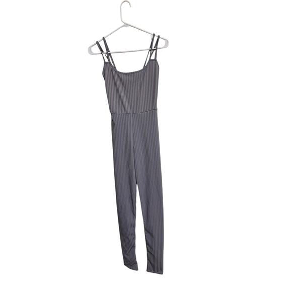PrettyLittleThing Gray Ribbed Double Strap Jumpsuit Size 6 NWT - Picture 1 of 6
